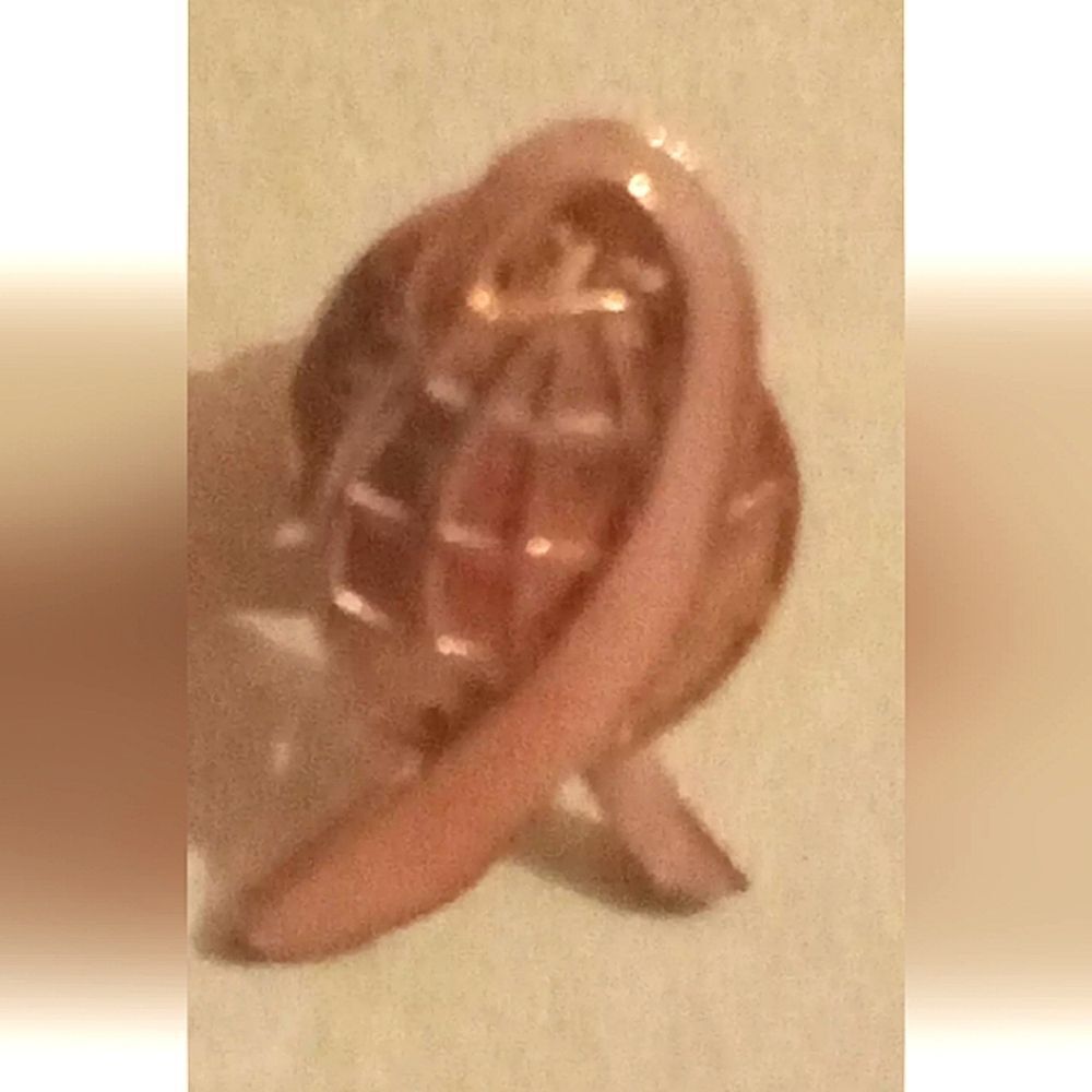 ⭐️5/$25 SALE Avon vintage breast cancer awareness pin